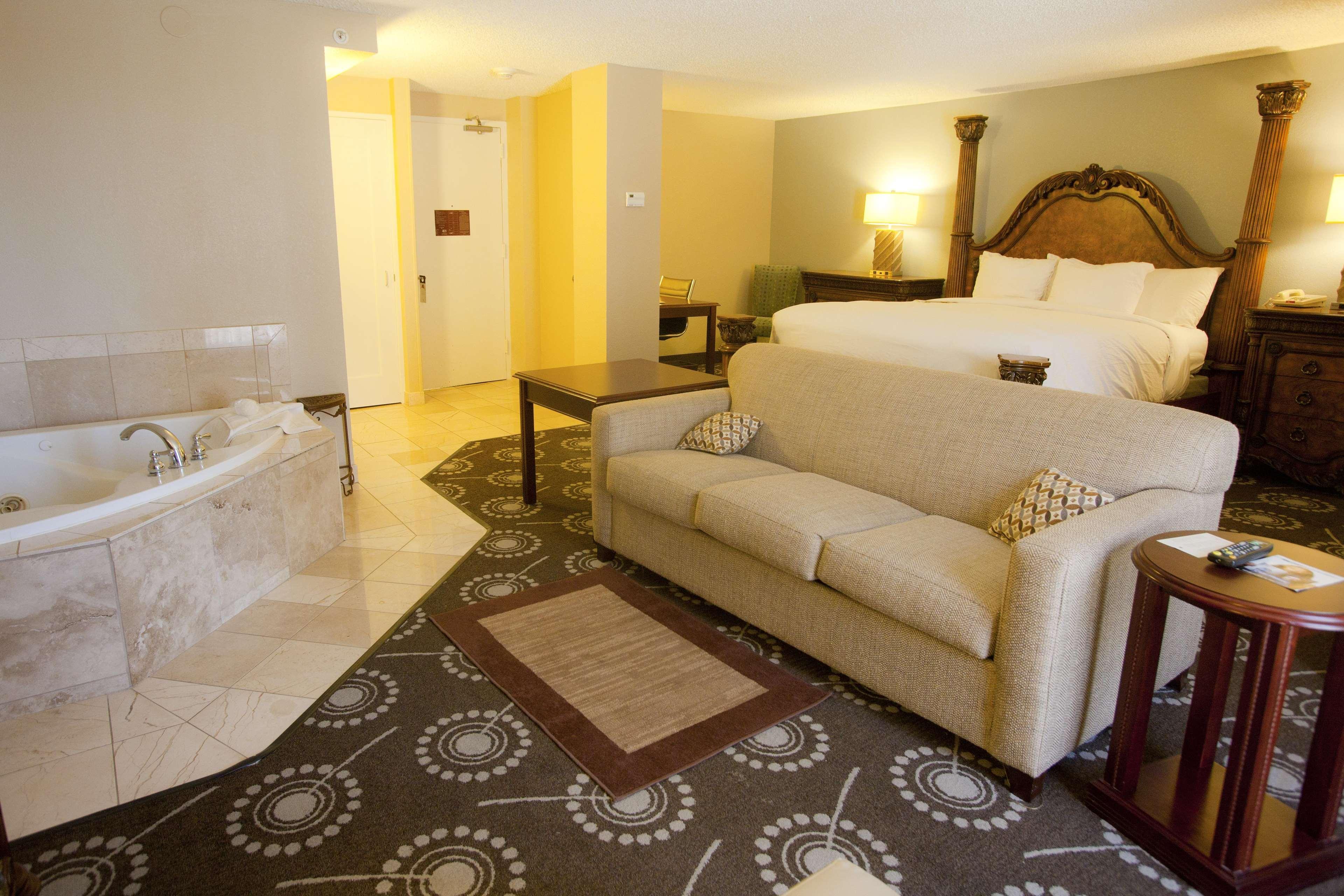 Отель Wyndham Midland Downtown Экстерьер фото