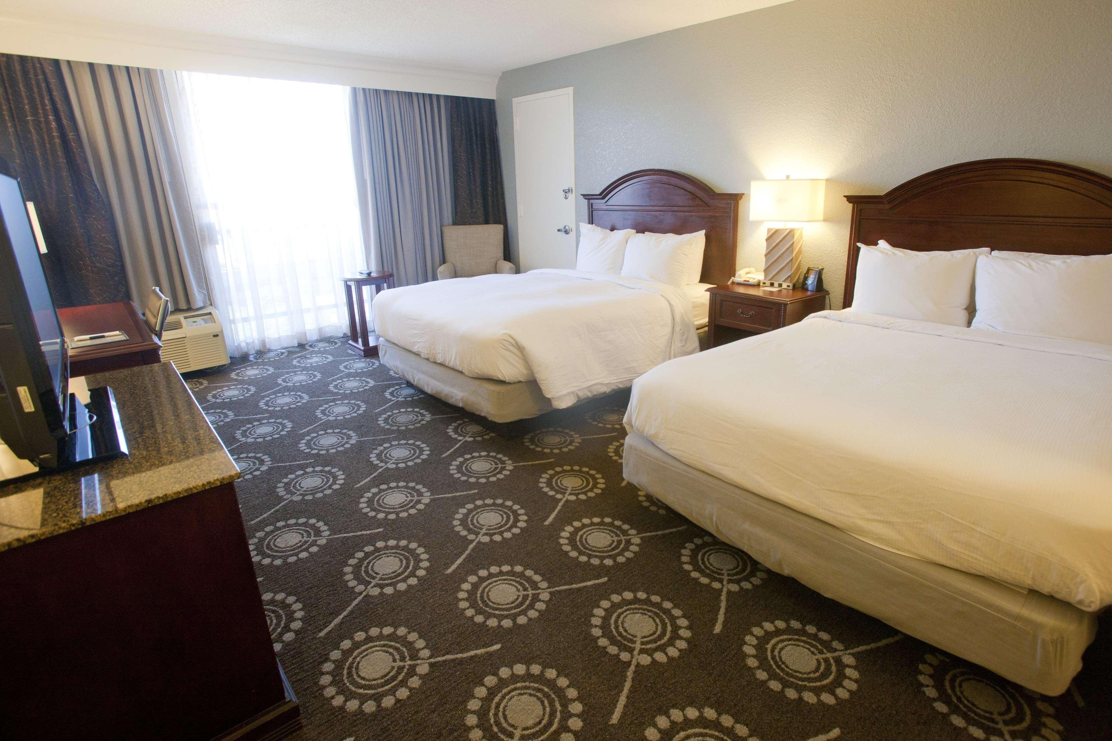 Отель Wyndham Midland Downtown Экстерьер фото