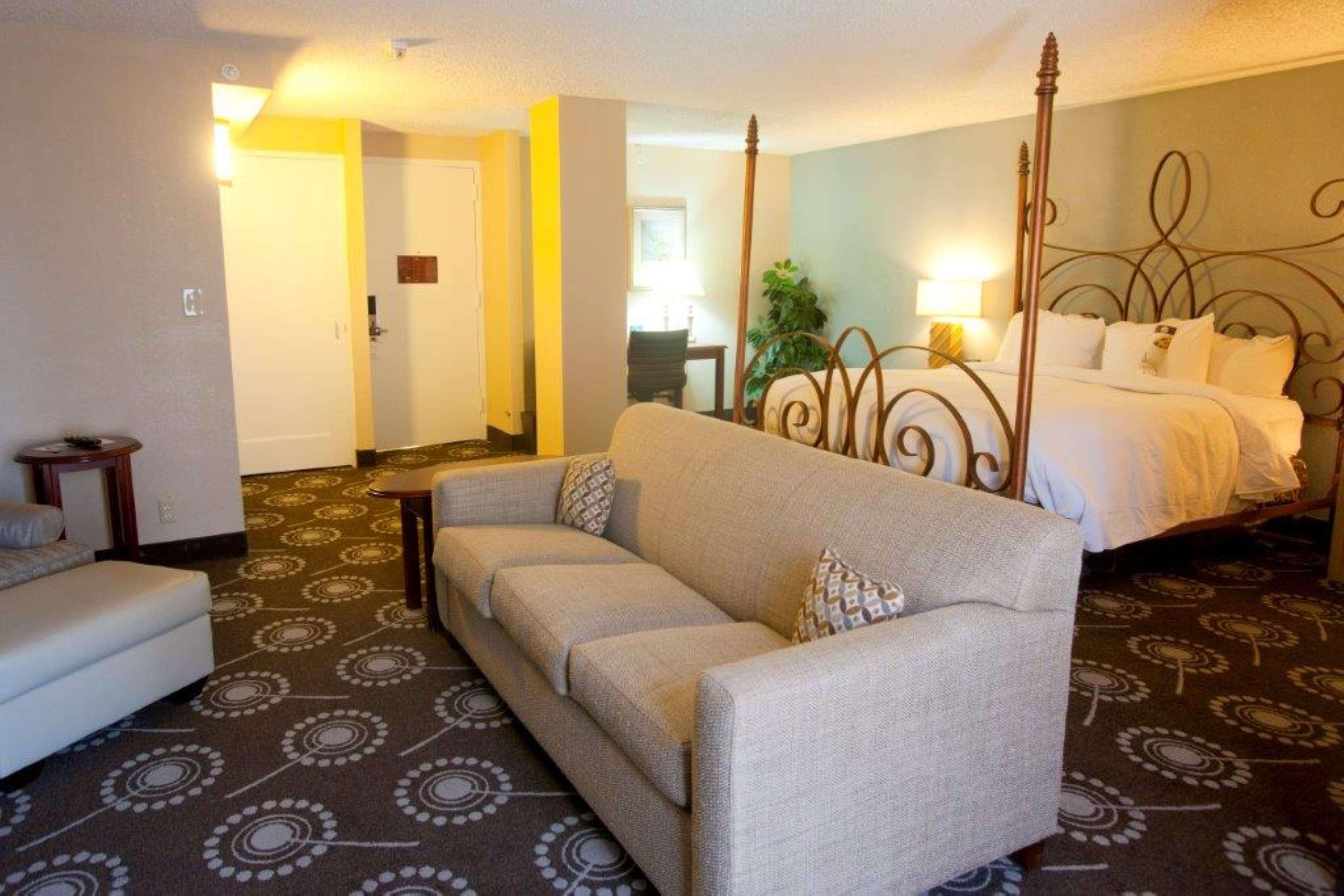 Отель Wyndham Midland Downtown Экстерьер фото