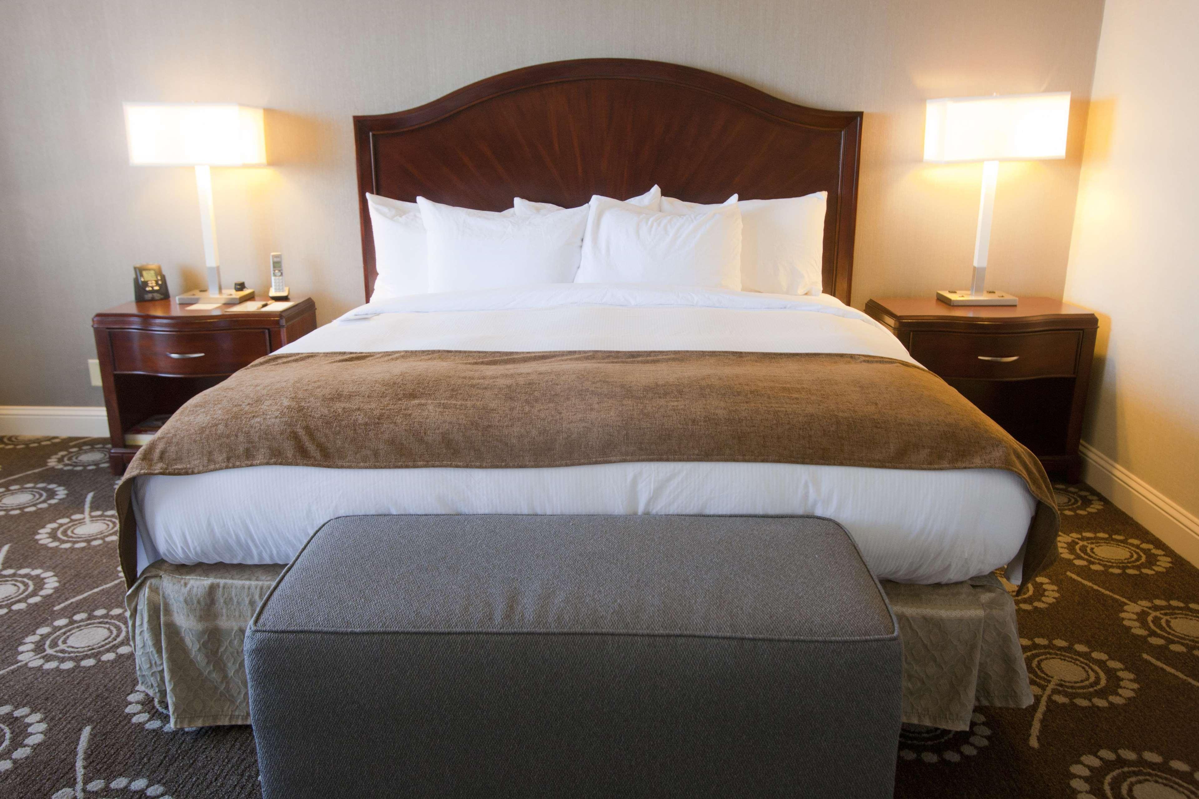 Отель Wyndham Midland Downtown Экстерьер фото