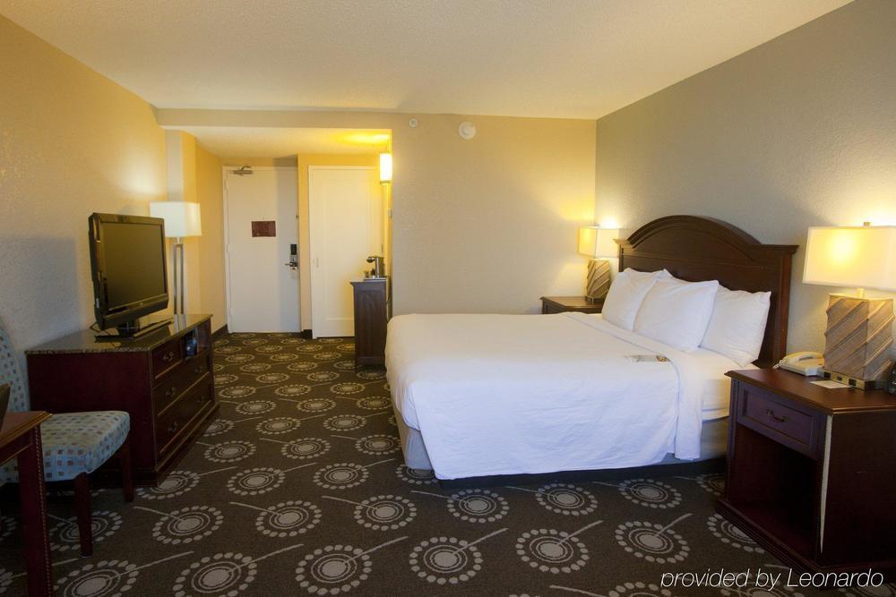 Отель Wyndham Midland Downtown Экстерьер фото