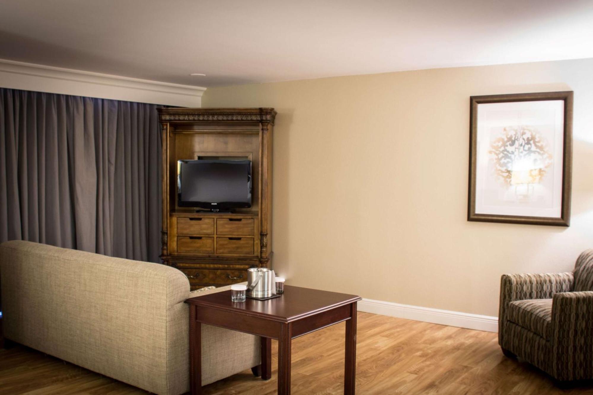 Отель Wyndham Midland Downtown Экстерьер фото