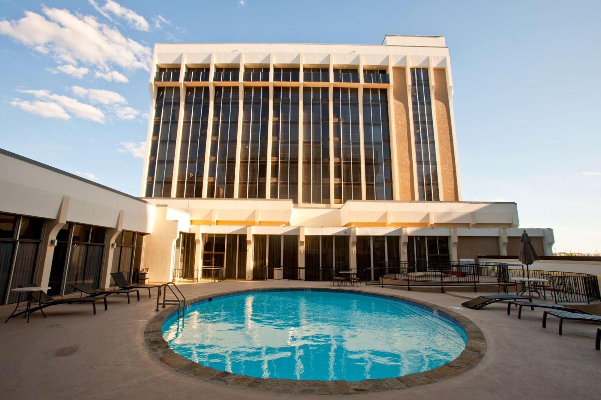 Отель Wyndham Midland Downtown Экстерьер фото